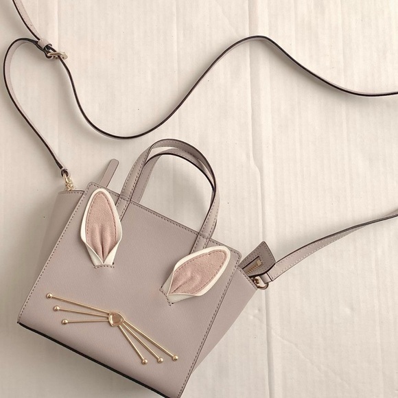 Kate Spade bunny tail pom pom mini bag 🐰 🐰 ❤️ - Picture 1 of 4